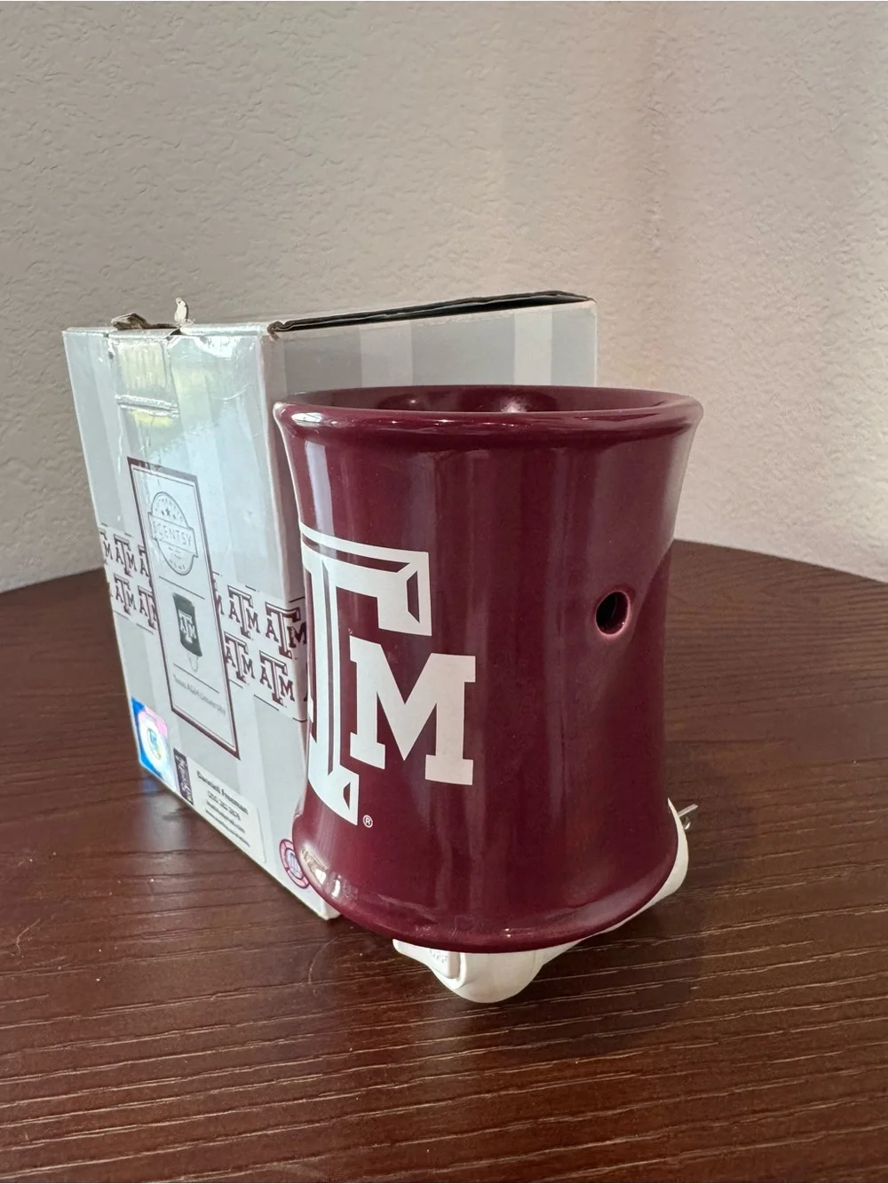 Scentsy Texas A&M Aggies Maroon Plug-In Warmer with Box - Picture 4 of 9